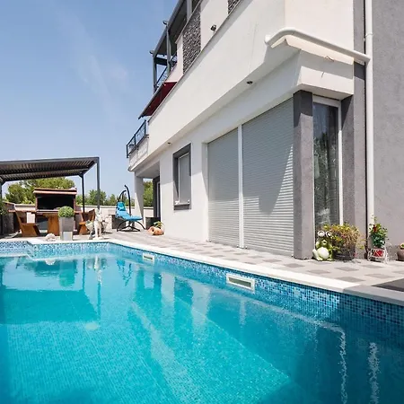 Nikita With Pool Zaboric